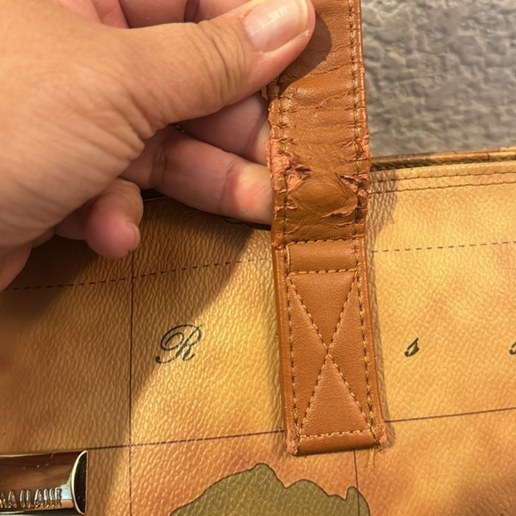 Prim Classe Shoulder Bag - Picture 9 of 13